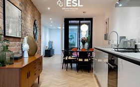 Contemporary Townhouse - Free Parking - Central Shrewsbury